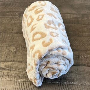 Cozy Tan Leopard Print Blanket